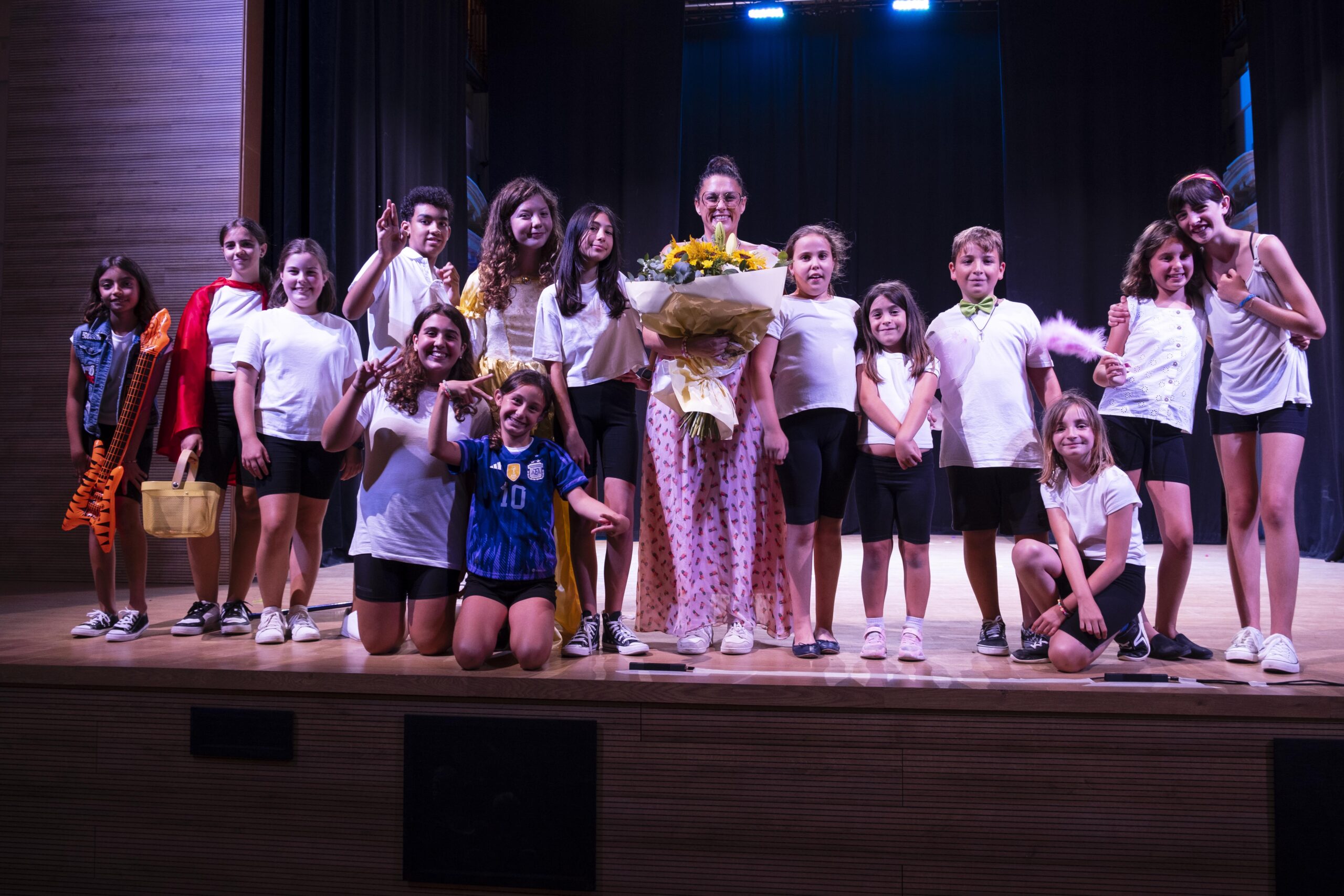 La compañía de teatro ‘Por mi chápiro verde’ culmina el curso en el auditorio