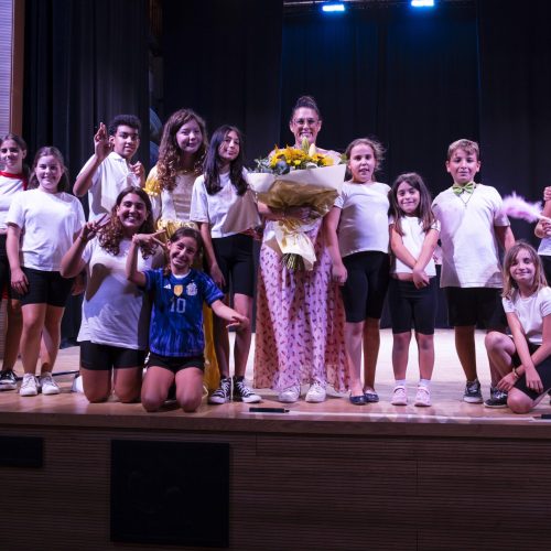 La compañía de teatro ‘Por mi chápiro verde’ culmina el curso en el auditorio